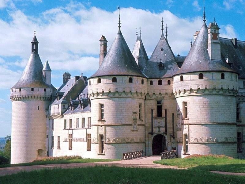 Medieval Castles and Dragons | Where Fantasy and History Meet